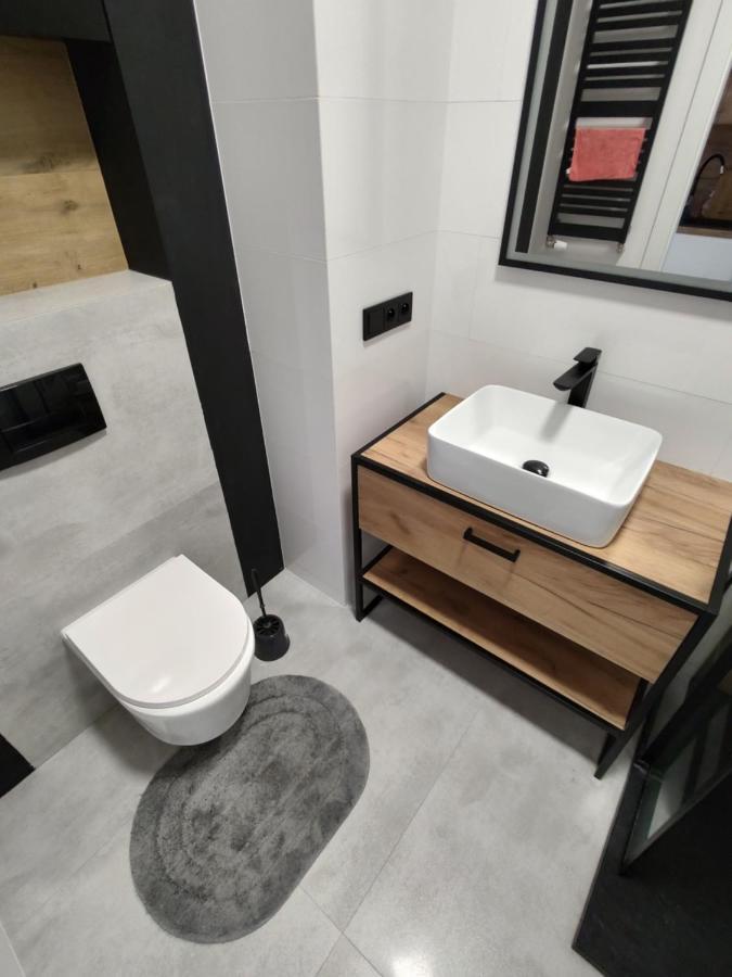 Ferienwohnung Uroczy Apartament Z Miejscem Na Auto W Garazu Warschau Exterior foto