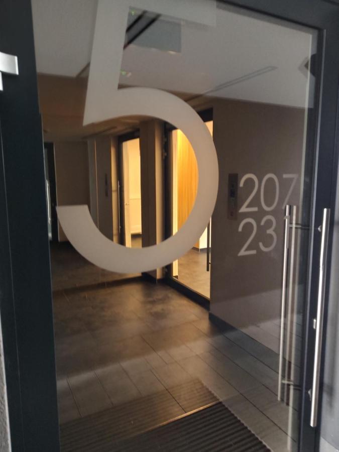 Ferienwohnung Uroczy Apartament Z Miejscem Na Auto W Garazu Warschau Exterior foto
