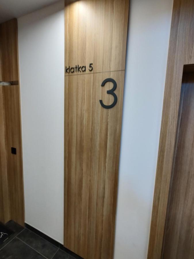 Ferienwohnung Uroczy Apartament Z Miejscem Na Auto W Garazu Warschau Exterior foto