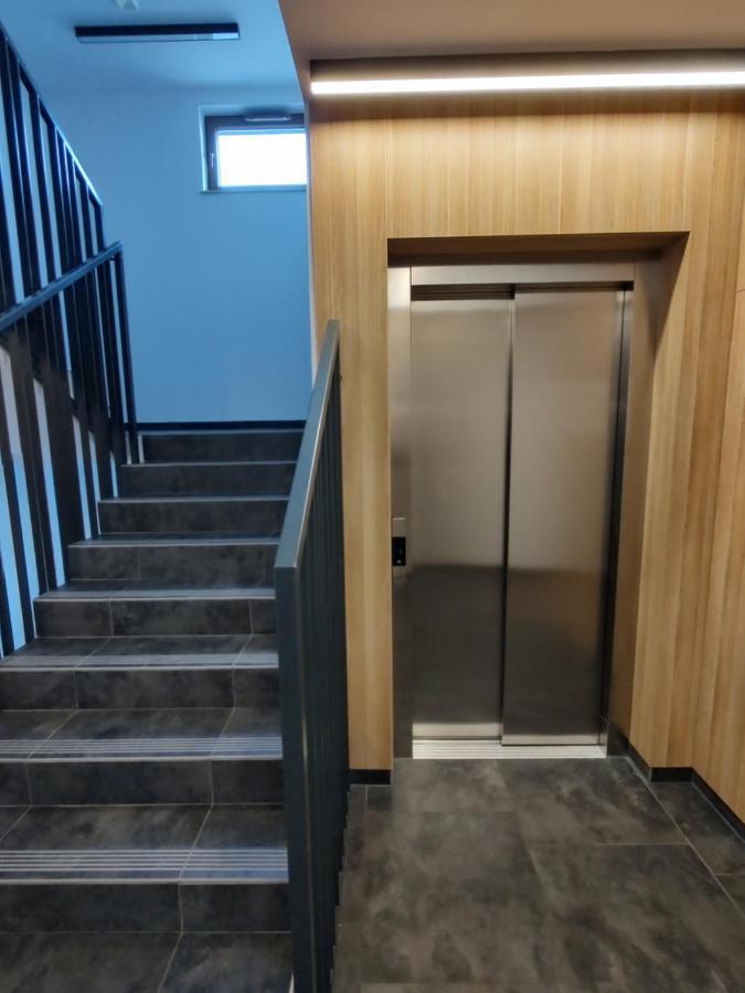 Ferienwohnung Uroczy Apartament Z Miejscem Na Auto W Garazu Warschau Exterior foto