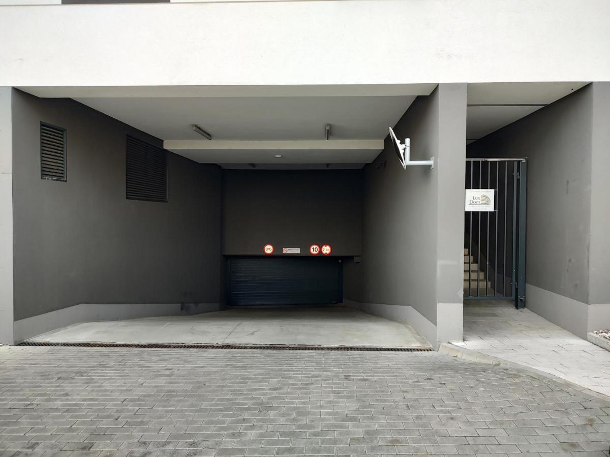 Ferienwohnung Uroczy Apartament Z Miejscem Na Auto W Garazu Warschau Exterior foto