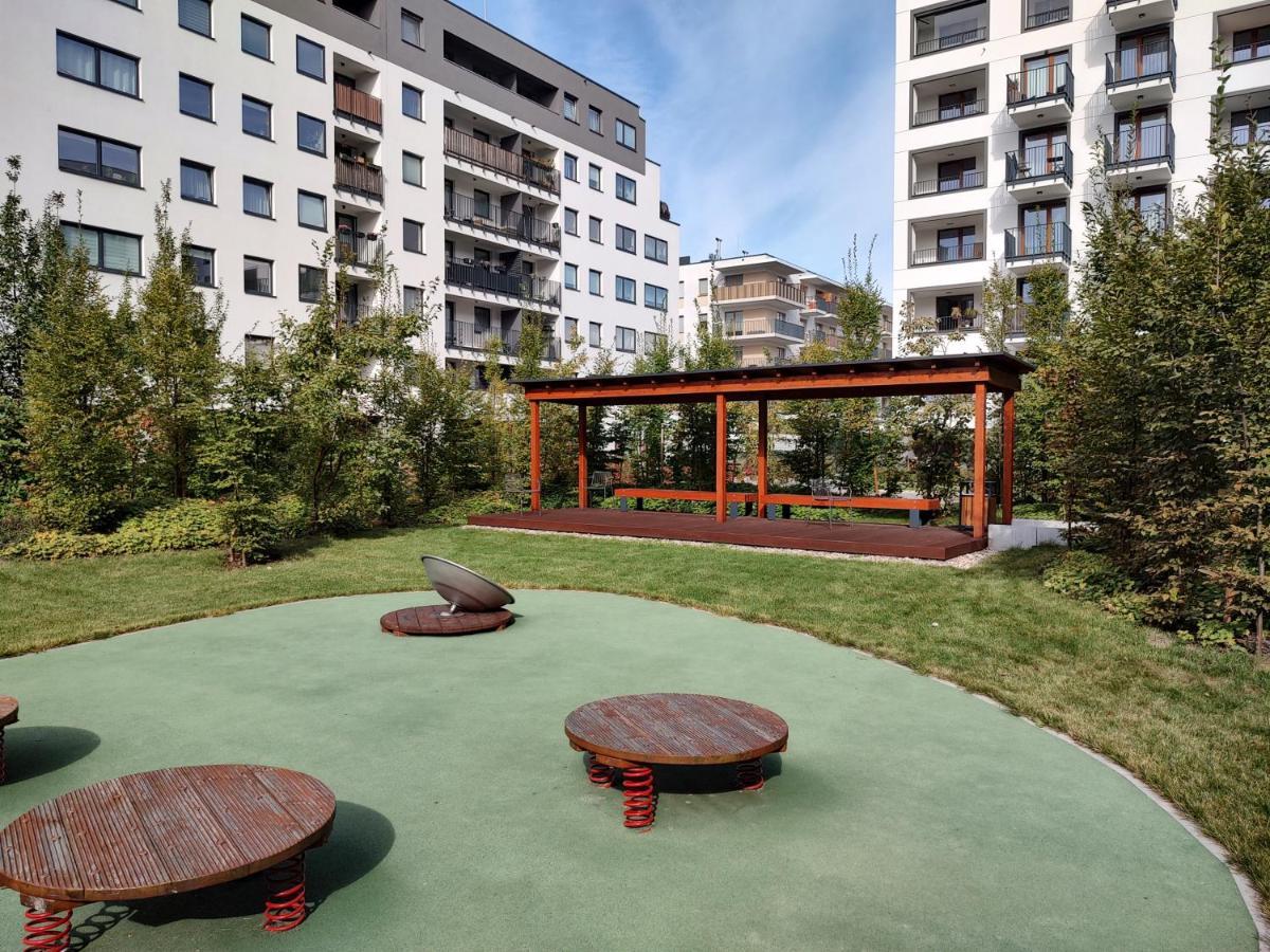 Ferienwohnung Uroczy Apartament Z Miejscem Na Auto W Garazu Warschau Exterior foto