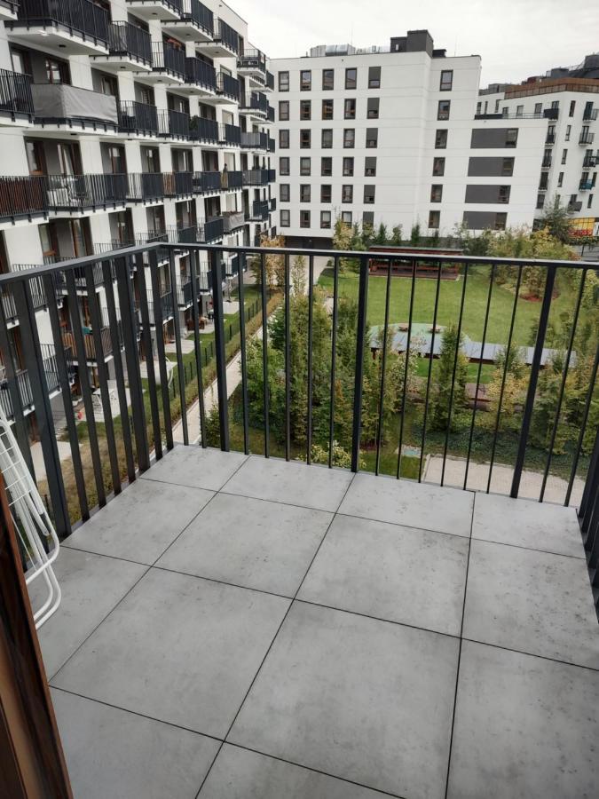Ferienwohnung Uroczy Apartament Z Miejscem Na Auto W Garazu Warschau Exterior foto