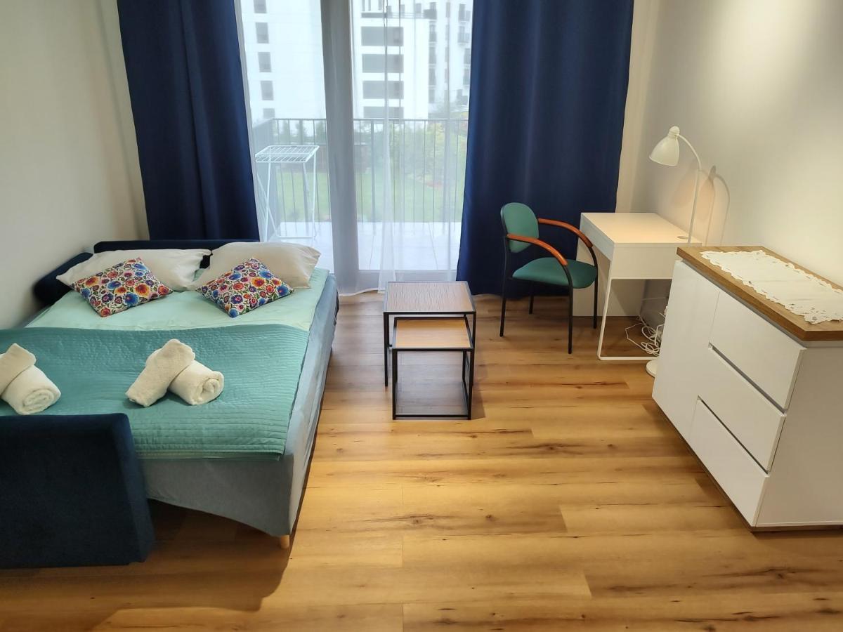 Ferienwohnung Uroczy Apartament Z Miejscem Na Auto W Garazu Warschau Exterior foto