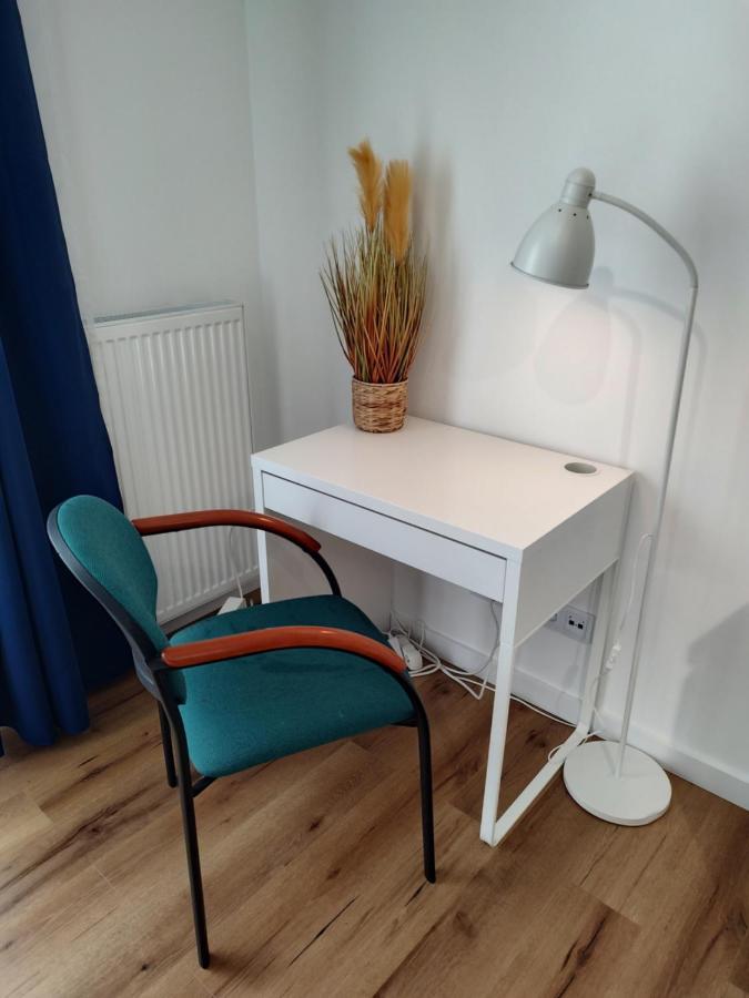 Ferienwohnung Uroczy Apartament Z Miejscem Na Auto W Garazu Warschau Exterior foto
