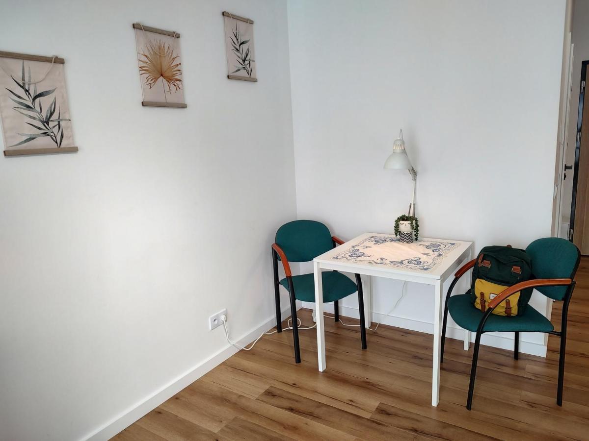 Ferienwohnung Uroczy Apartament Z Miejscem Na Auto W Garazu Warschau Exterior foto